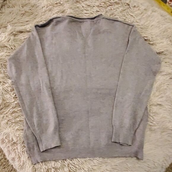Beautiful M&V soft gray sweater with pearl detail - Picture 8 of 8